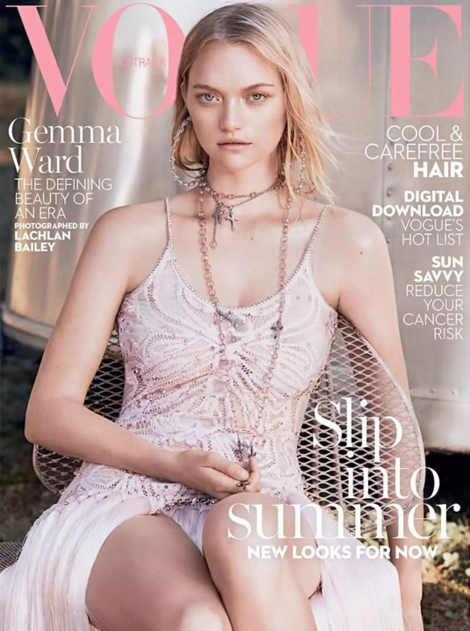 Vogue Australia: Gemma Ward nos sigue impresionando, esta vez usando un vestido de Givenchy by Riccardo Tisci.