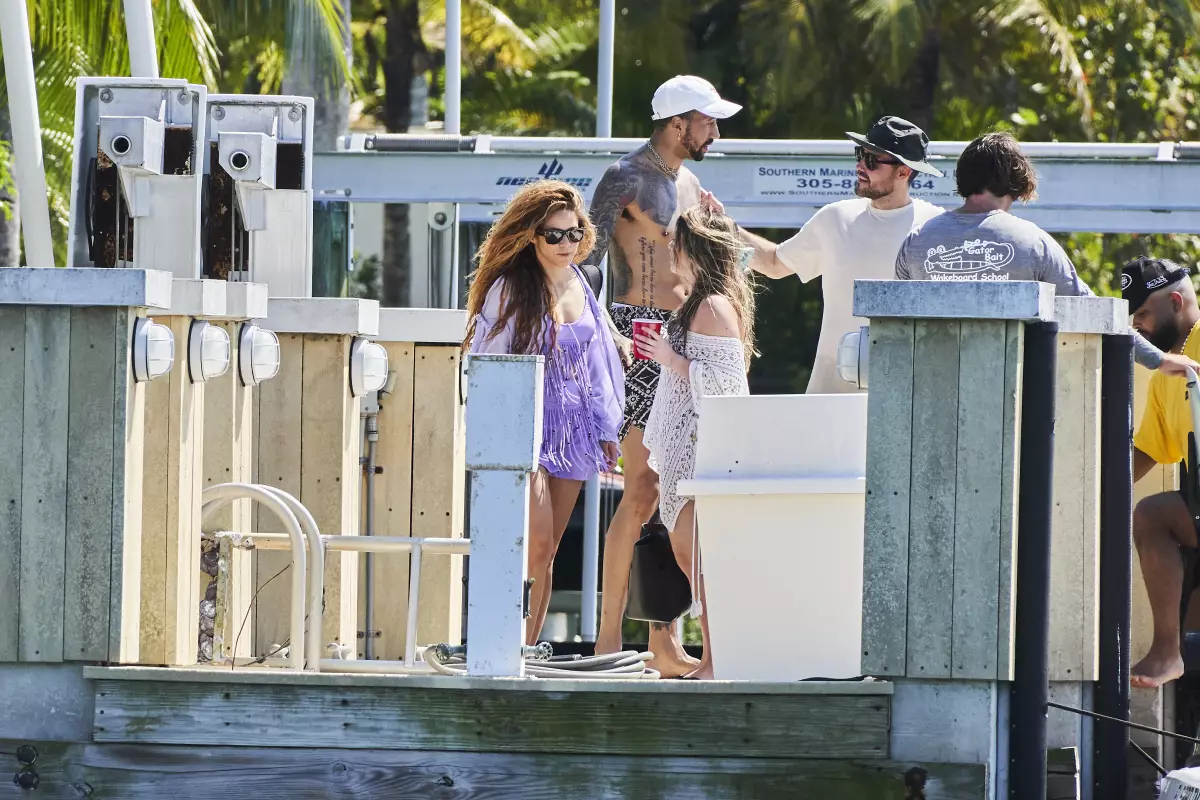 Shakira fue vista con Lewis Hamilton