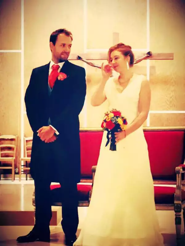 La actriz no pudo estar más feliz por su hermano y su cuñada.