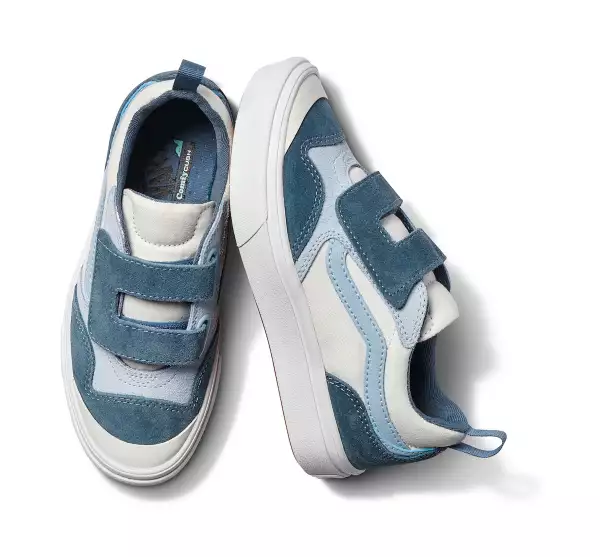 SP20_Lifestyle_VN0A4UH9WI2_JNComfyCushNewSkoolV_AutismAwareness_blue.jpg