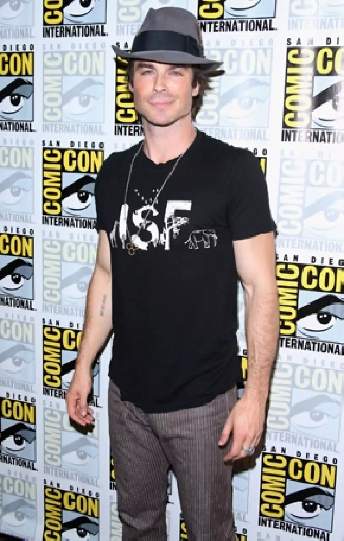 El protagonista de 'Vampire Diaries' confesó en una entrevista que a veces no sabe cómo acercarse a las muejeres de forma sencilla.