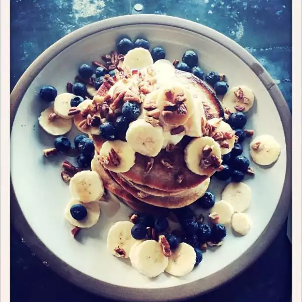 Jessica a su manera, también le rindió tributo a Elvis con un gran desayuno para su esposo.
