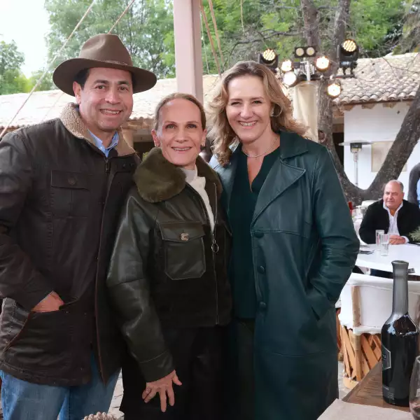 Sergio Hernández, Ramona Cosío y Nieves Guerra