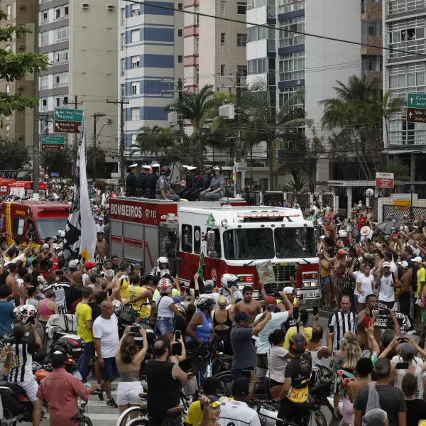 funeral-pelé-cementerio-vertical