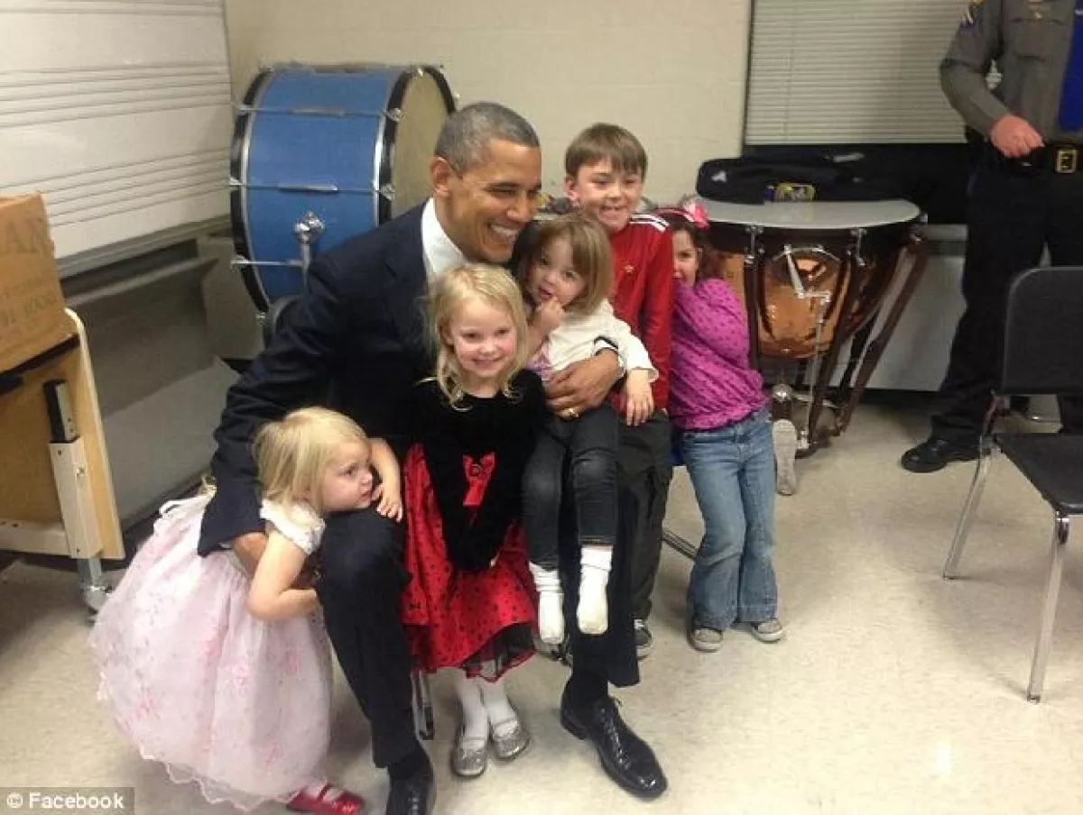 Obama se reunión con algunos de los pequeños que perdieron a familiares en el tiroteo.
