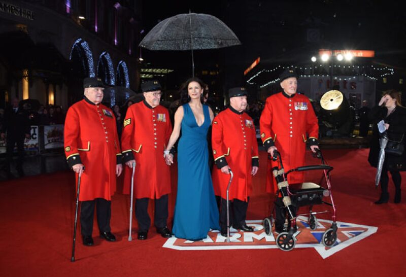 Catherine se presentó en Leicester Square, Londres, para la premire de Dad's Army.