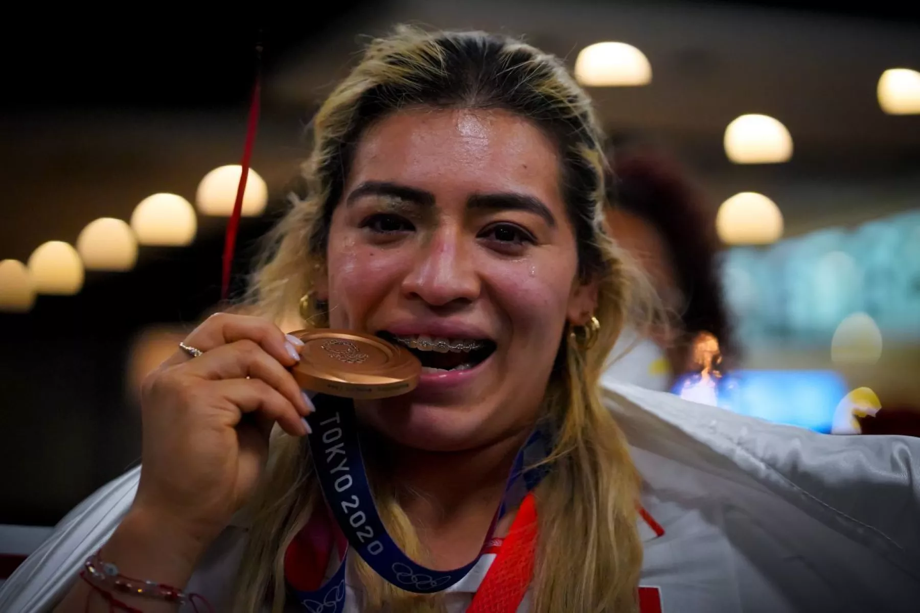 Aremi Fuentes, cheque sin fondos 