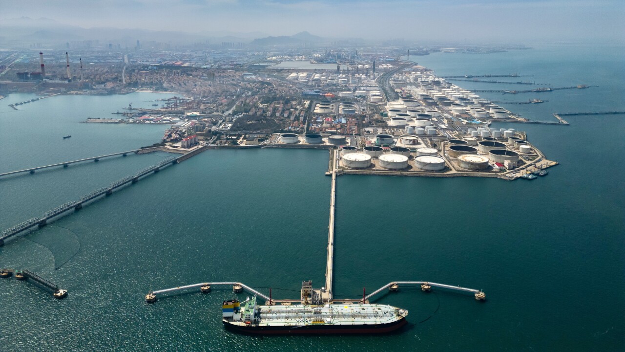 El mundo agota sus reservas de petróleo a velocidad récord por la guerra en Medio Oriente, alerta la AIE