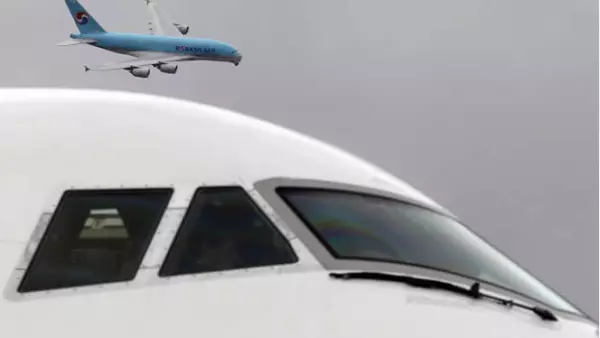 Las aerolíneas buscan maneras más limpias y baratas de volar, mientras que los fabricantes están a la caza de miles de millones de dólares en nuevos contratos.
