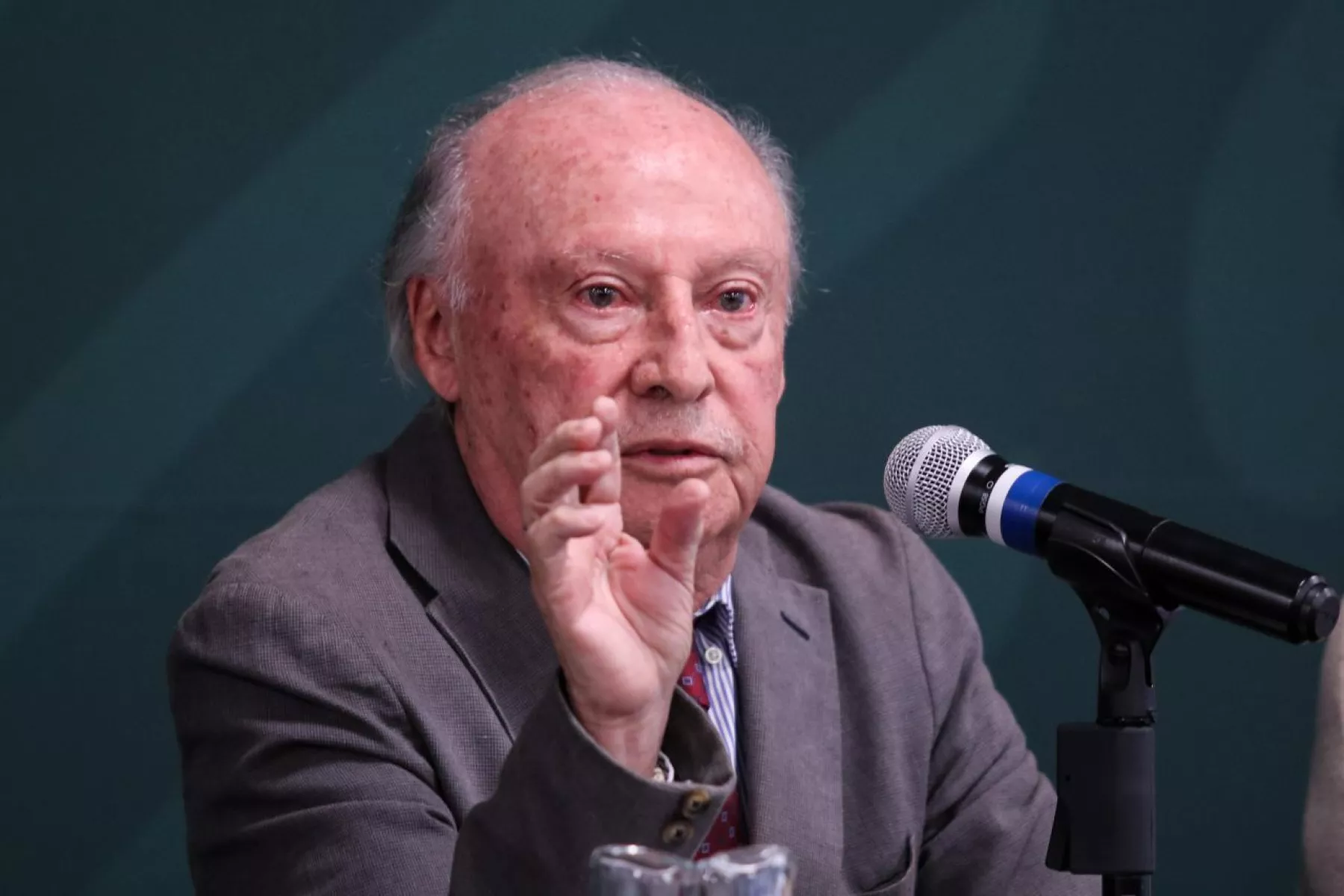 CIUDAD DE MÉXICO, 12SEPTIEMBRE2019.- María Elena Álvarez-Buylla, directora del Consejo Nacional de Ciencia y Tecnología, y Víctor M. Toledo, secretario del Medio Ambiente y Recursos Naturales, encabezaron la firma de convenio de colaboración entre ambas dependenciascon el fin de una colaboración integral en la realización de futuros estudios.  
FOTO: GALO CAÑAS /CUARTOSCURO.COM
