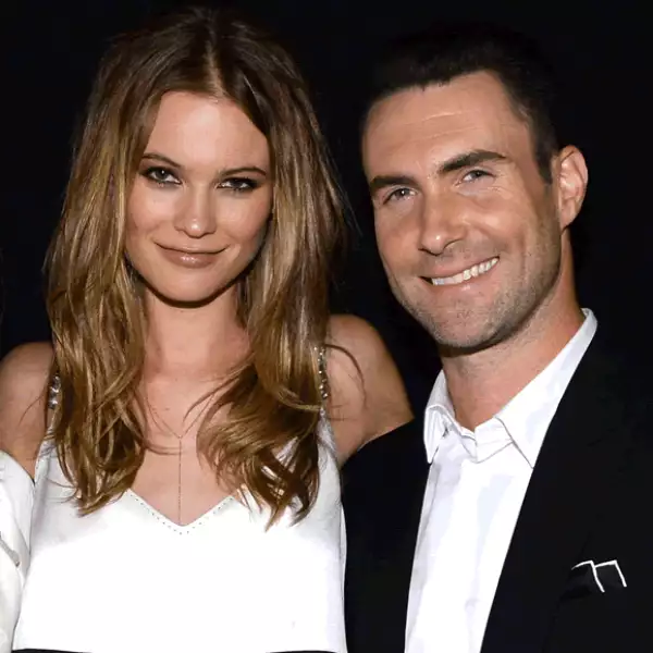 Desde 2009 es uno de los Angeles de Victoria´s Secret pero se volvió más famosa cuando en 2013 anunció su compromiso con el integrante de Maroon 5, Adam Levine.