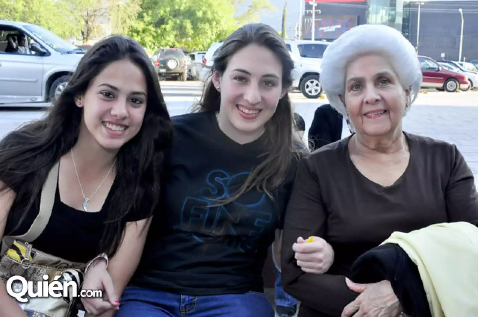 Carolina y Caty Carrera y Socorro Montemayor