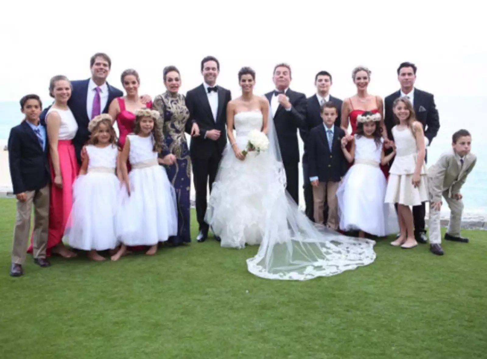 Después de la ceremonia, la familia del novio y de la novia posaron para algunas fotos.