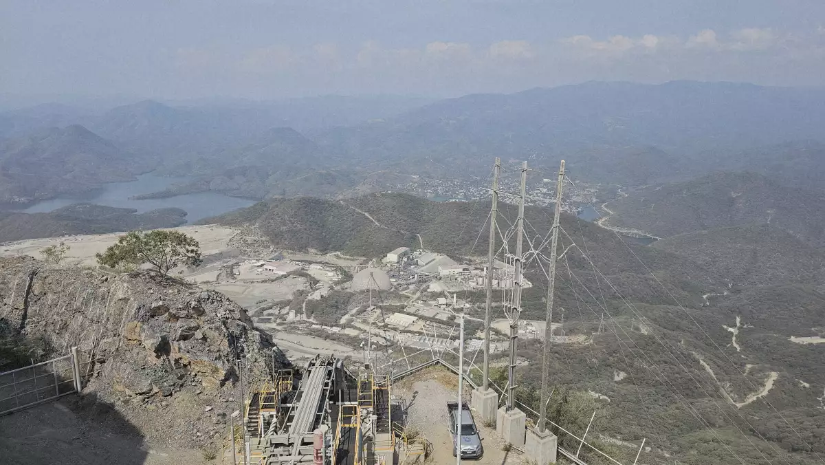 Localizan sin vida a 3 de los 10 mineros desaparecidos en Sinaloa