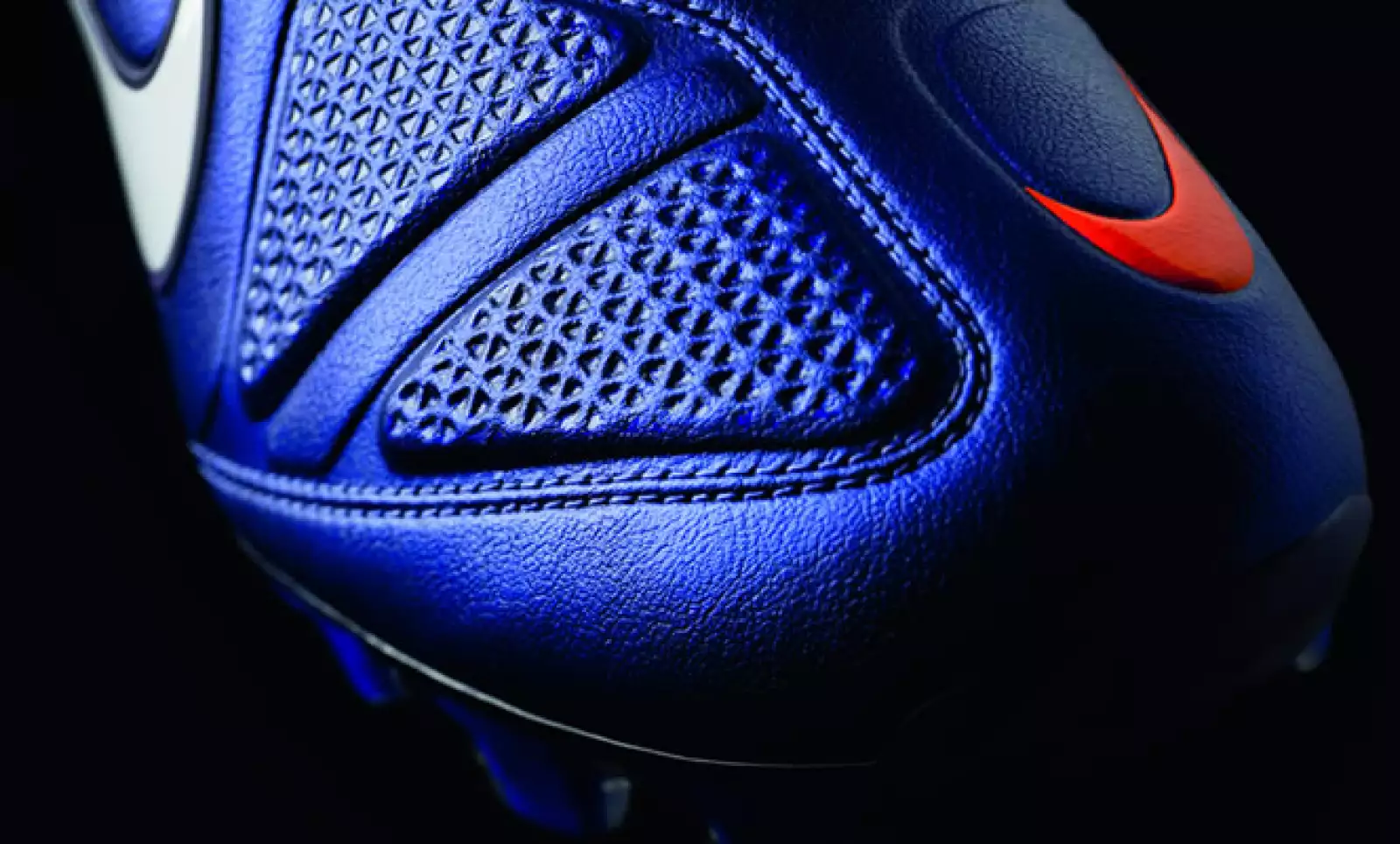 Los CTR 360 Maestri II están diseñados para el jugador que busca dominar el balón y llevar la batuta en el terreno.