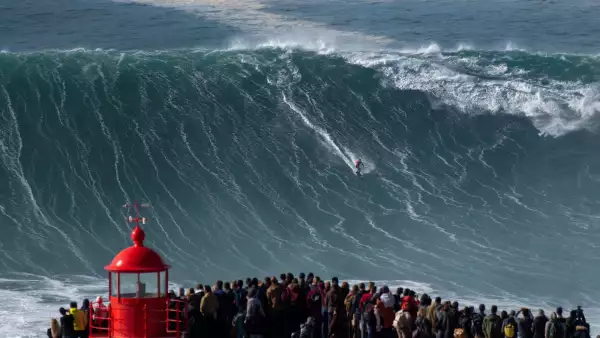 TOPSHOT-DOUNIAMAG-SURFING-WSL-NAZARE-BIG WAVE