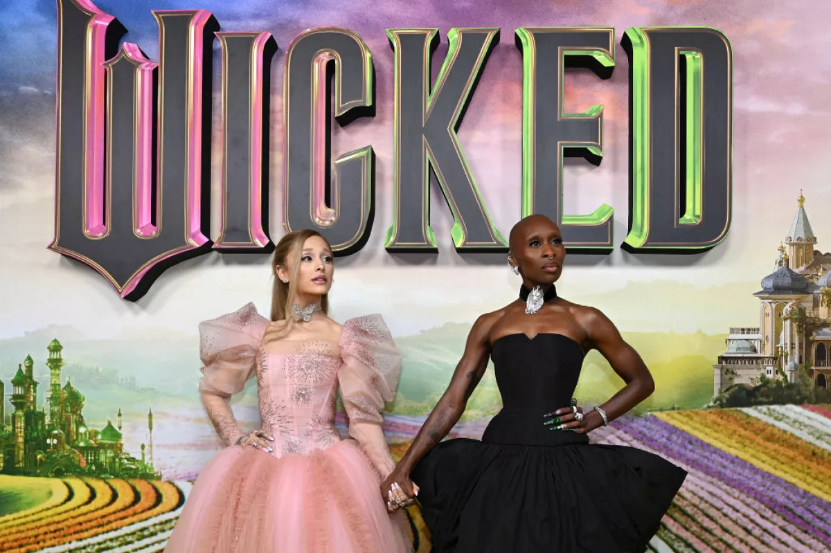 Ariana Grande y Cynthia Eviro en la premiere de "Wicked" en Australia