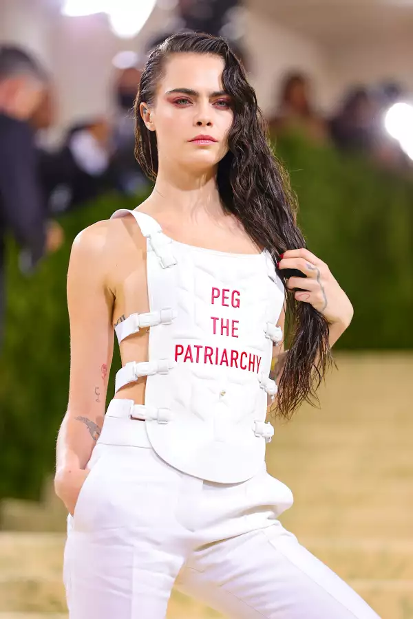 Cara-Delavigne-Met-Gala