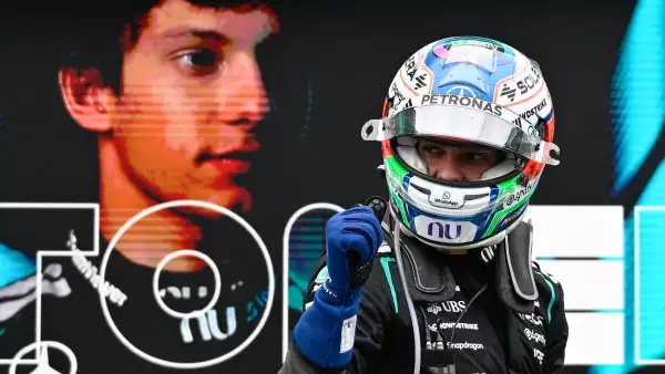 El piloto italiano de Mercedes, Kimi Antonelli, levanta el puño después de ganar el Gran Premio de Canadá de Fórmula 1 de 2026 en el Circuito Gilles-Villeneuve en Montreal, Canadá, el 24 de mayo de 2026.