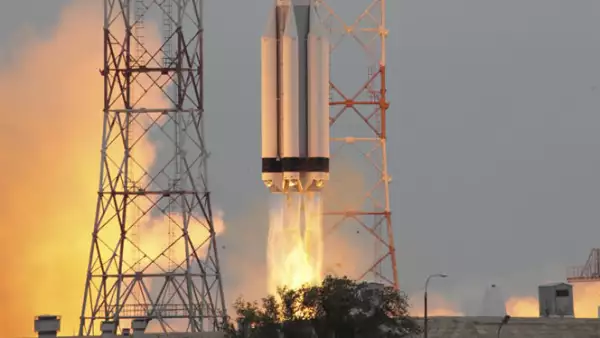 El satélite tiene seguros comerciales de cobertura amplia que amparan al 100% la inversión, informó la Secretaría de Comunicaciones y Transportes.