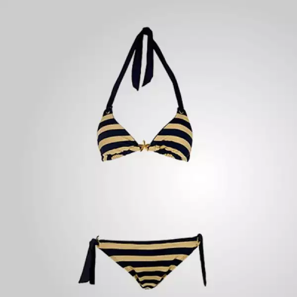 Preparándose para la playa, este bikini de dos piezas cuenta con tecnología de secado rápido y material de licra.
