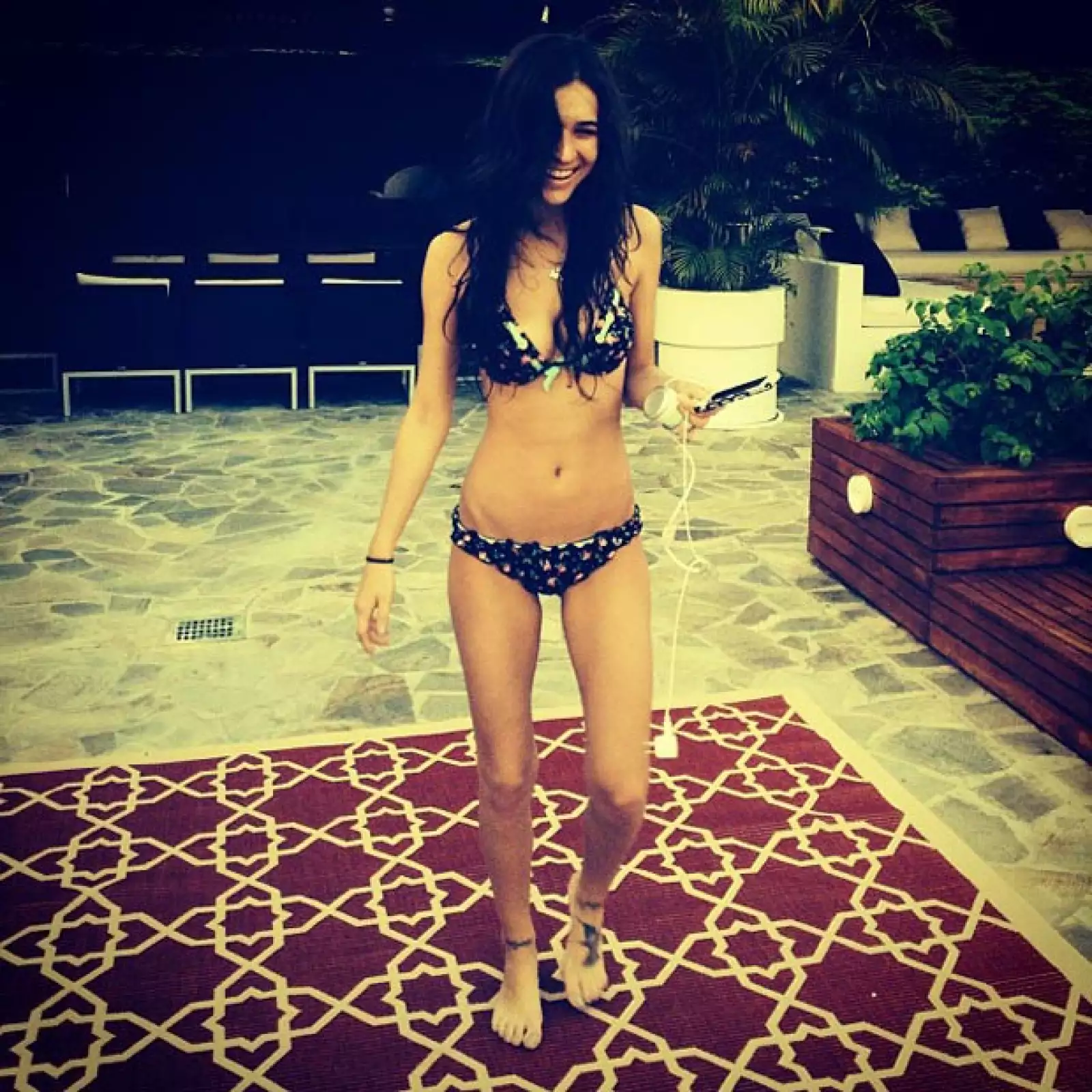 Para cerrar con broche de oro. Una foto más de la guapísima Karla Laveaga en bikini. De nada, chicos.