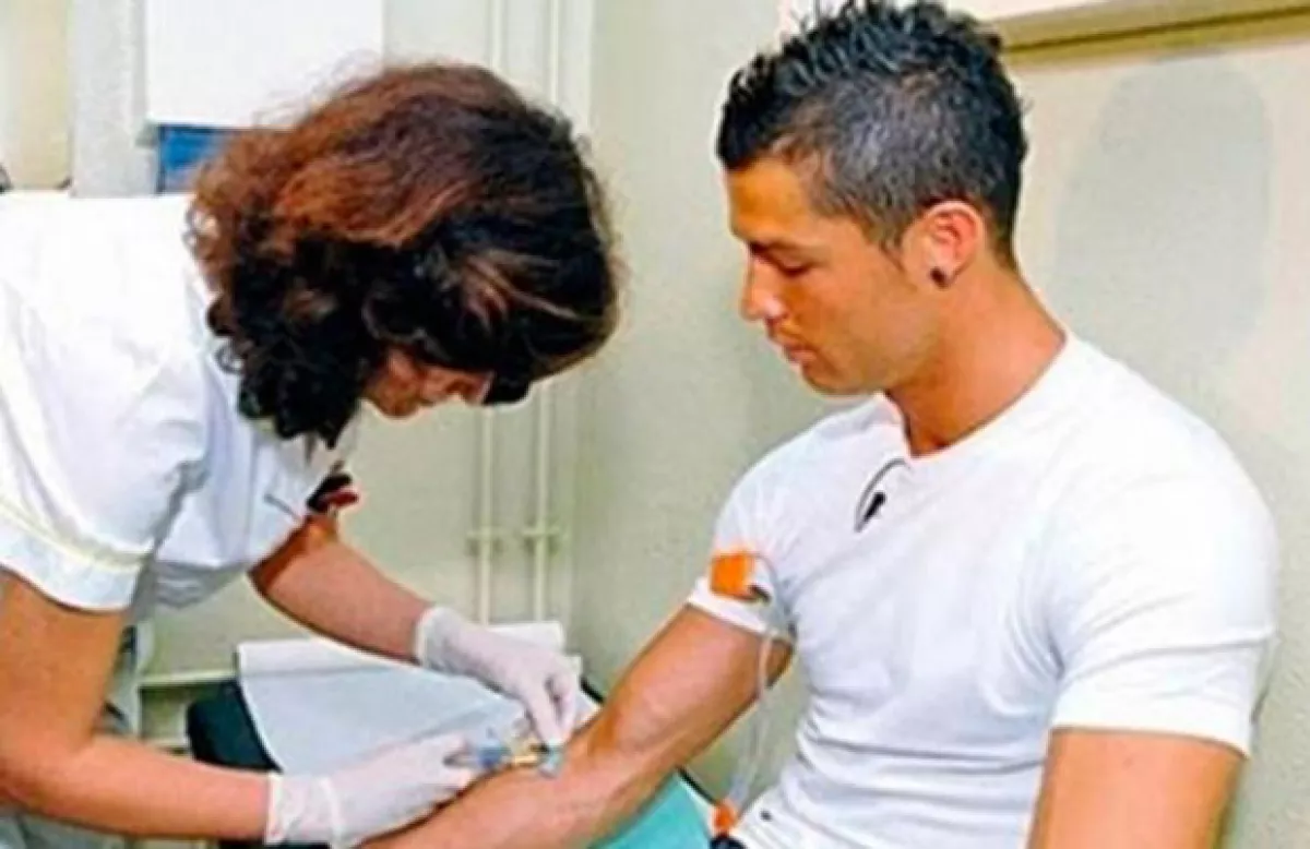 Una de las tantas veces que el jugador ha accedido a ayudar a las demás personas, donando sangre.