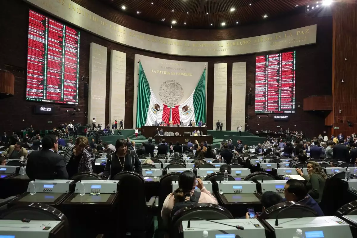 Diputados en sesión.jpeg