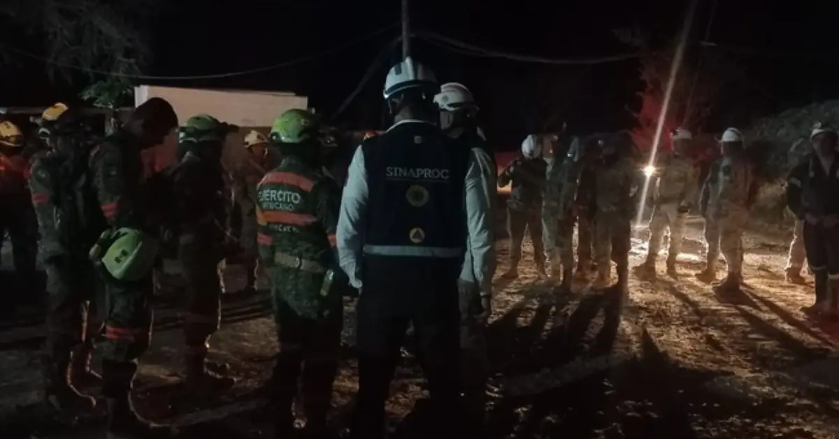 Rescatan a uno de los mineros atrapados tras derrumbe en Sinaloa; continúan trabajos para encontrar al resto