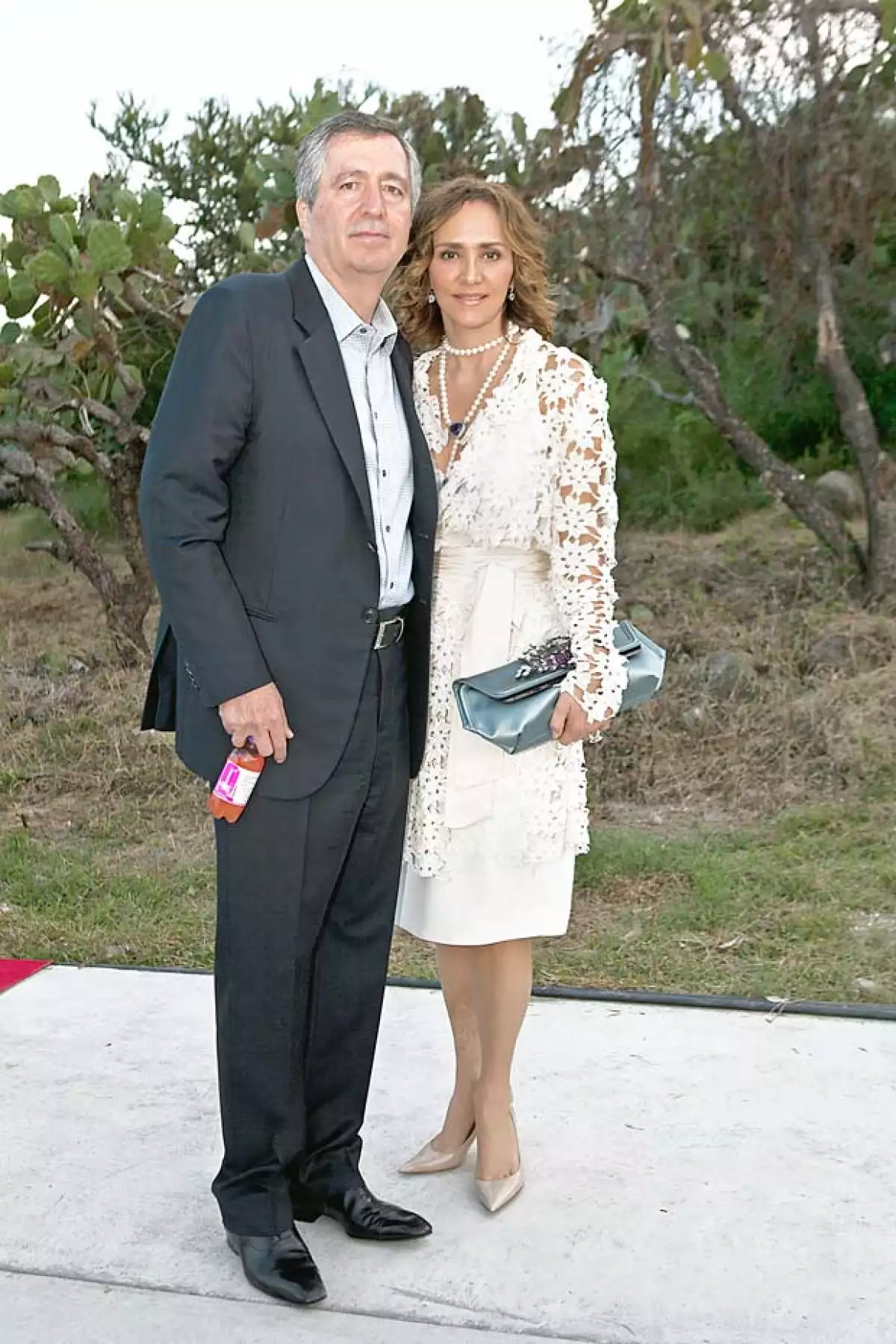 Un juez prohibió a la aún esposa de Jorge Vergara llevar la disputa legal que mantiene él a una corte estadounidense, informó un abogado de Omnilife.