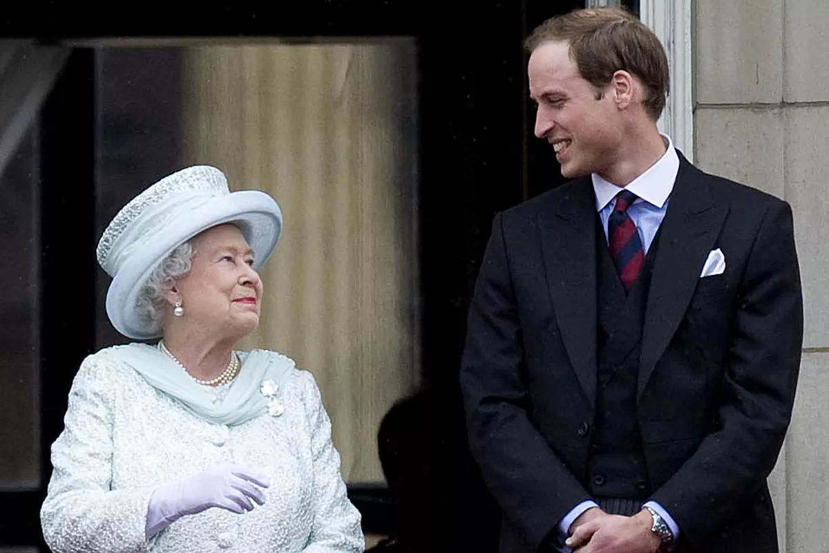 The Balcony Of Buckingham Palace L-r; Queen Elizabeth Prince William Duchess Of Cambridge Kate And Prince Harry Queen Elizabeth Diamond Jubilee Celebrations.