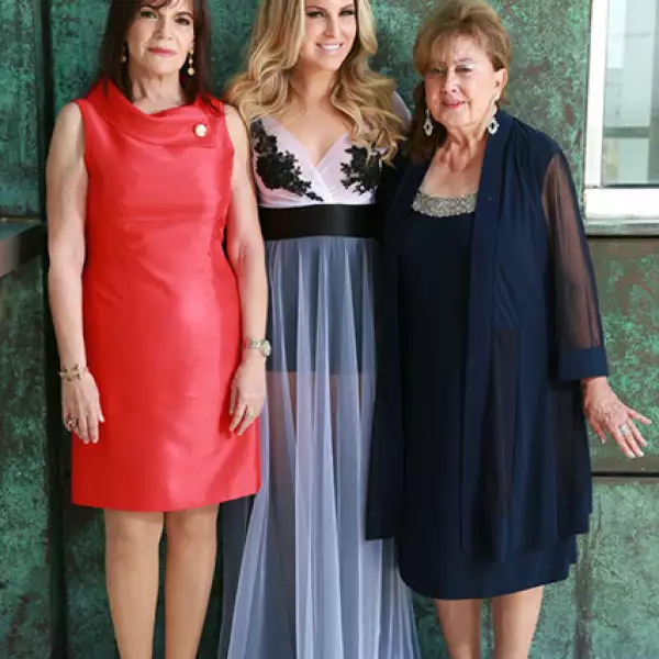 Norma Morales,Andy Benavides y Yolanda Cavazos