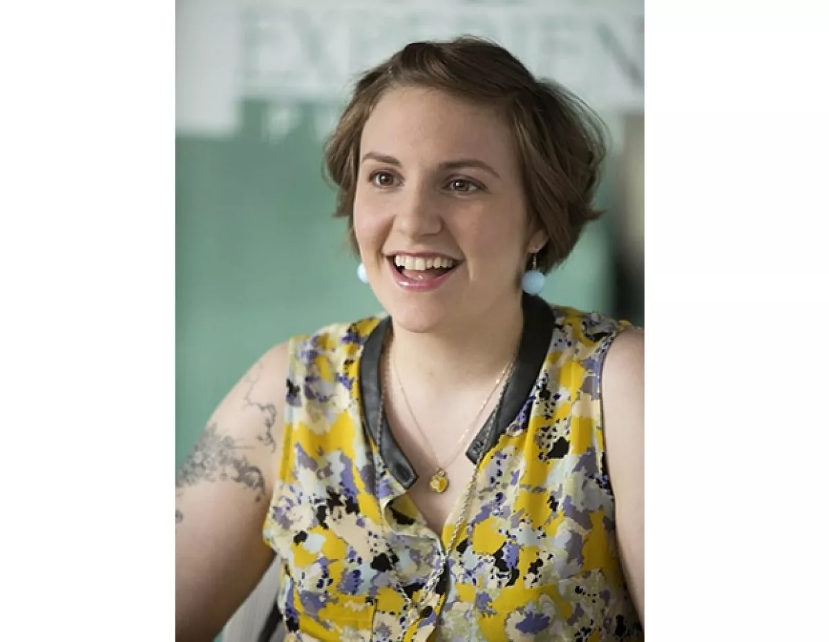 Lena Dunham usa los comentarios positivos y negativos que recibe de la serie en las redes sociales para escribir nuevas ideas y crear contenido para la historia.