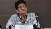 La fiscal general de la República, Ernestina Godoy Ramos, frente a un micrófono durante la firma de un convenio. 