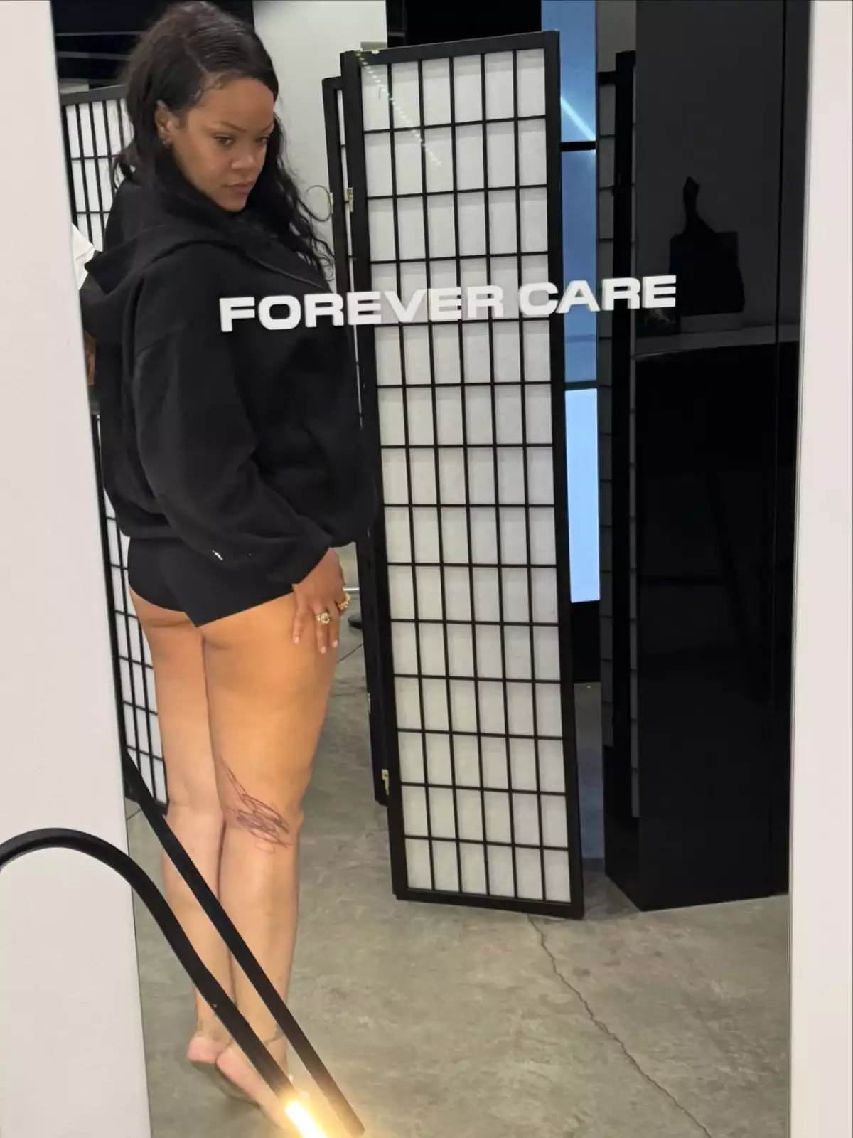 rihanna-tatuaje-garabatos-hijos.jpg
