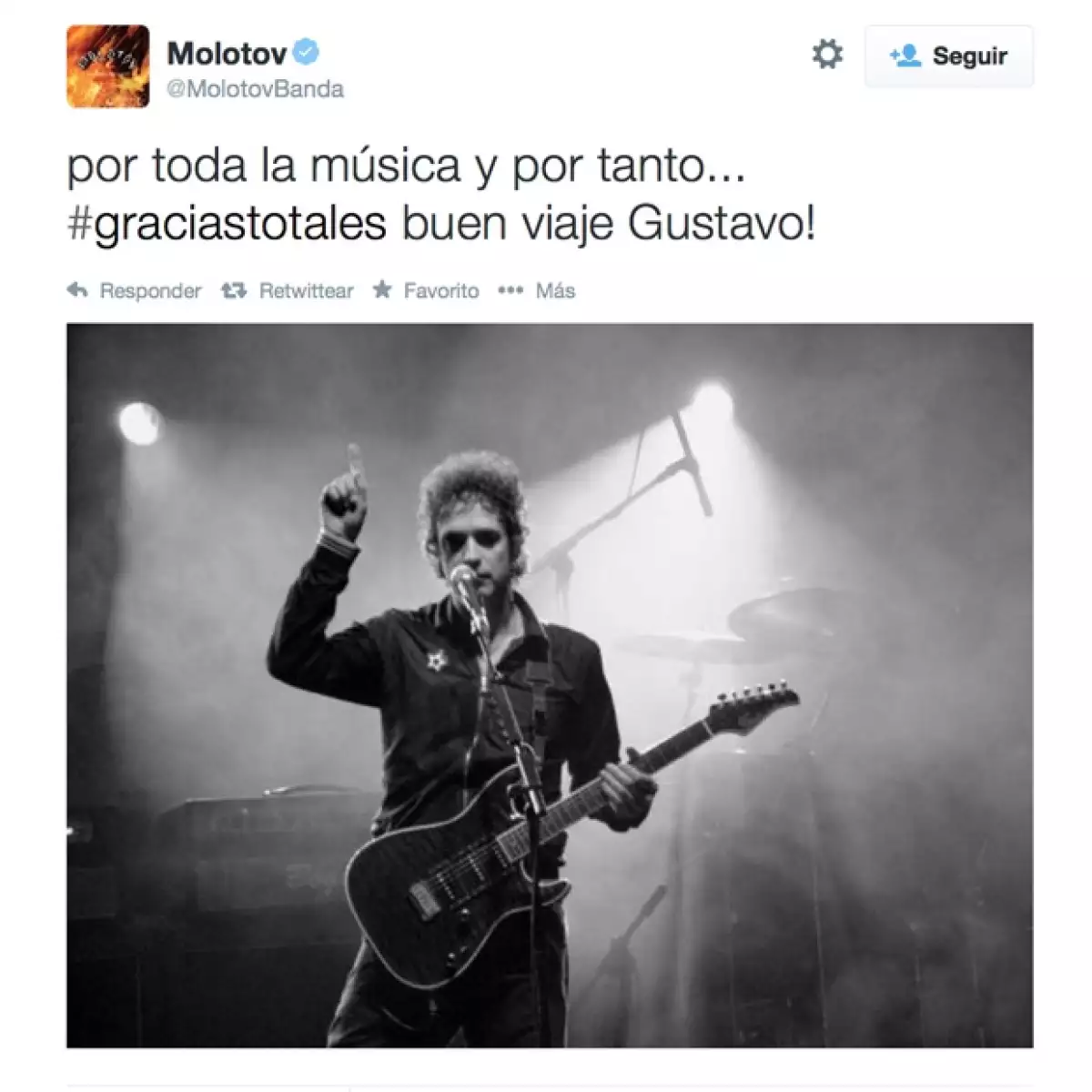 Personalidades del rock internacional expresaron su sentir ante la noticia de su fallecimiento, recordándolo con fotos y videos en su honor, agradeciendo su influencia en su género musical.