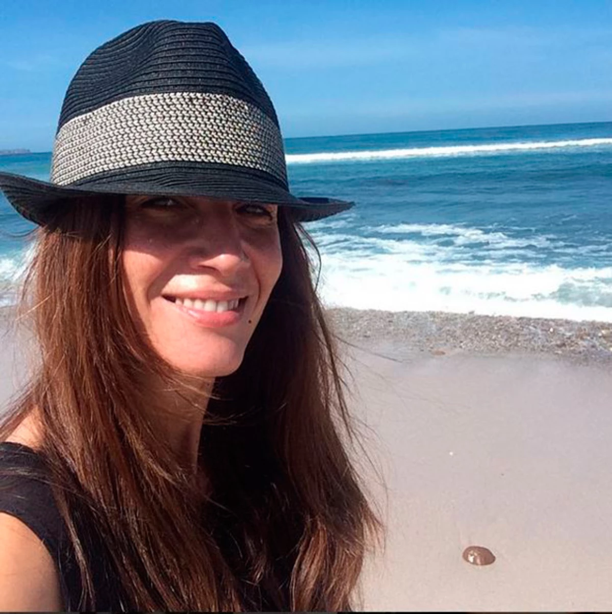 A través de Instagram, la actriz española Elia Galera confirmó su separación del actor y pidió respeto para ella y sus hijas.
