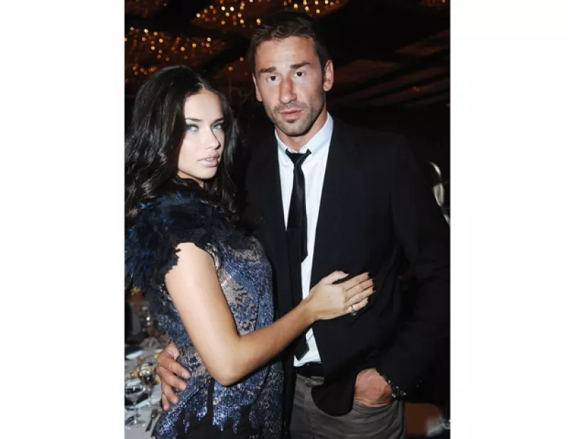 Mediante un comunicado de prensa, la modelo y su ex pareja Marko Jaric, anunciaron que se separan. Ambos tienen dos hijas: Valentina y Sienna.