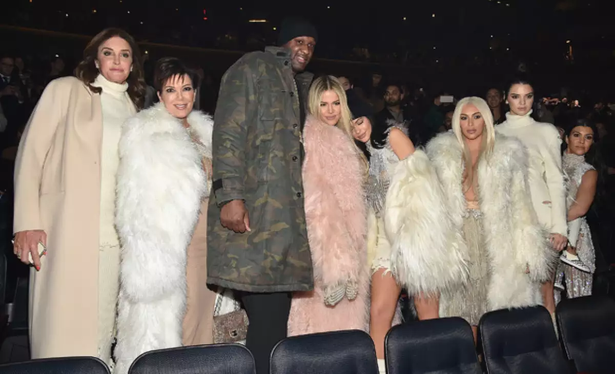 Kanye West decidió puntualizar por qué, a pesar de tener una fortuna con la cual mantiene a su familia, prefiere no usar su dinero.