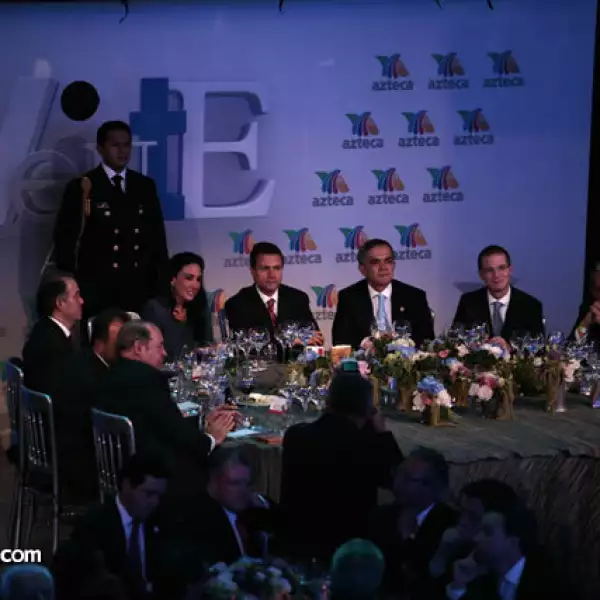 María Laura Medina de Salinas,Ricardo Salinas Pliego,Enrique Peña Nieto,Miguel Ángel Mancera,Mario San Román