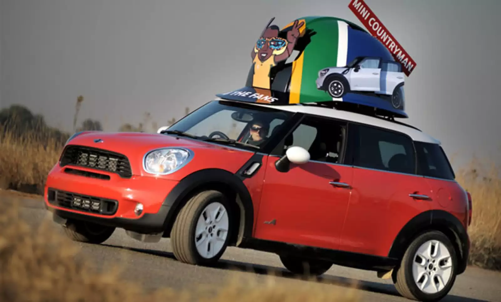 La compañía teutona lanza este Mini con la ‘makarapa’, el otro artículo, además de la vuvuzela, que se deja ver en los partidos del Mundial en Sudáfrica.