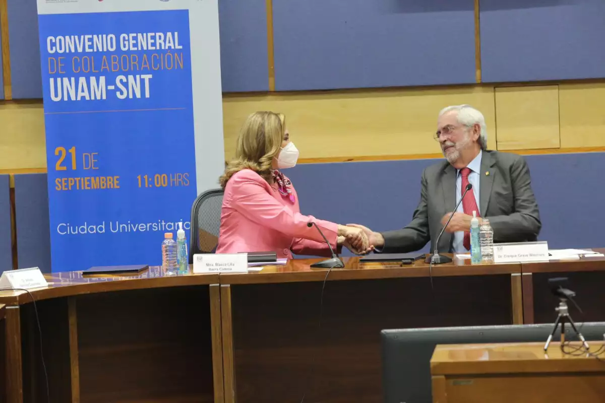 Firma del convenio entre el INAI y la UNAM.