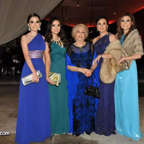 Valeria y Taydé Martínez, Ofelia y Liz de la Torre con Sofía Martínez