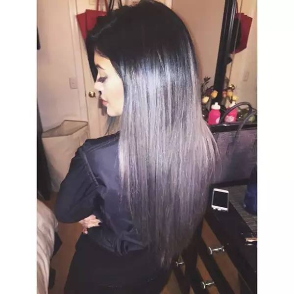Unas luces verdes y uñas puntiagudas en color negro, es como Kylie deseó `Happy Halloween´ a sus seguidores.