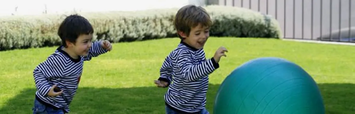 Aquí sus dos hijos mayores: Diego, de tres año y Carlitos, de cuatro.