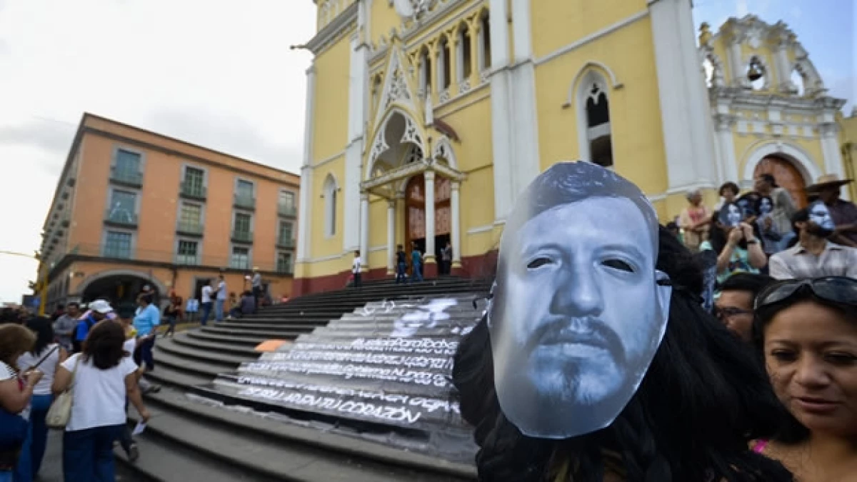 Una protesta en Xalapa, Veracruz, en la que se usó una foto del rostro de Rubén Espinosa