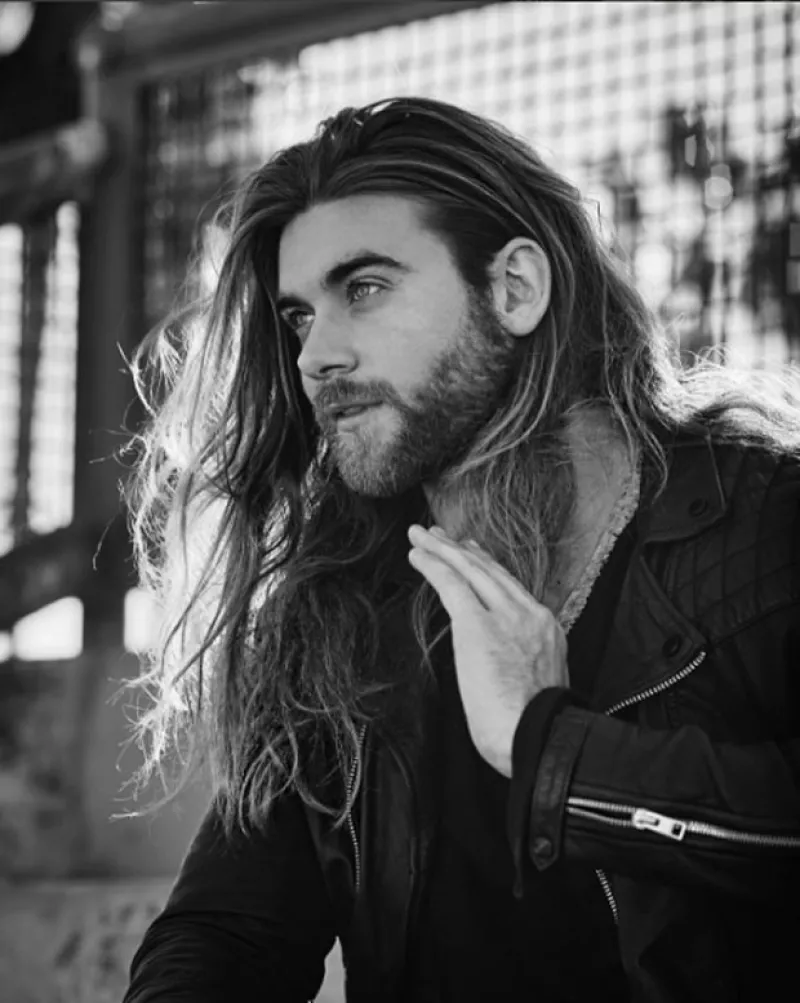 Brock O’Hurn de California, Estados Unidos, ha acaparado las miradas en redes sociales, sí por sus rasgos físicos pero también por sus infinitas cualidades. Es casi perfecto y no es broma.