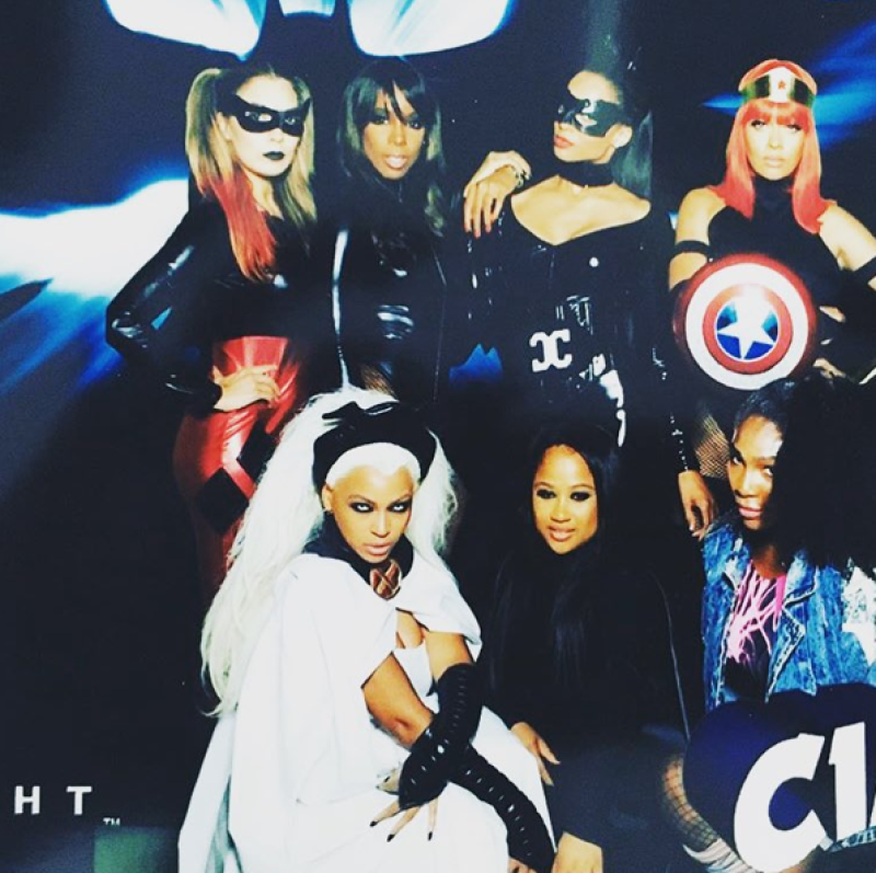 Kelly compartió esta imagen de felicitación a la cantante Ciara, en donde aparece al lado de Beyoncé.