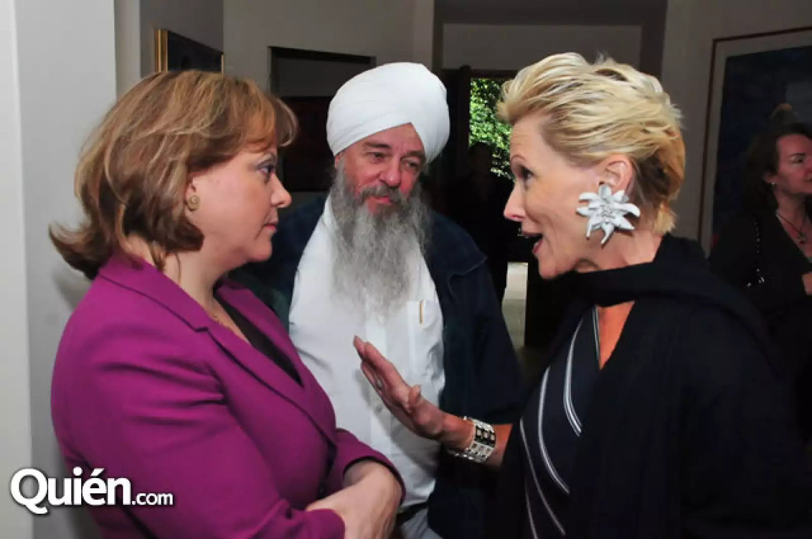 Martha Delgaso,Jai Hari Singh y Raquel Bessudo