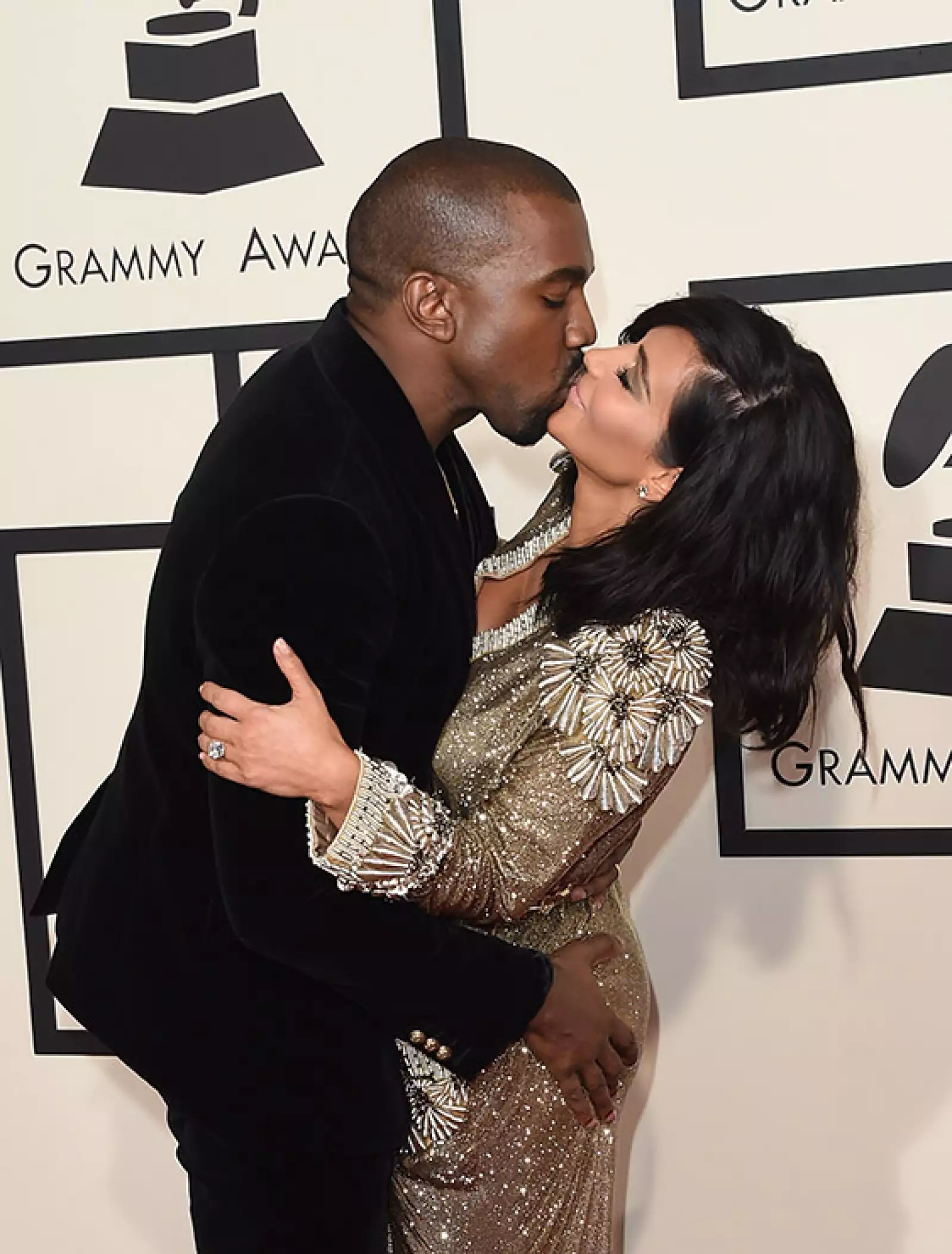 Podrán decir lo que quieran de esta polémica pareja, pero es un hecho que Kanye West y Kim Kardashian no pueden dejar de demostrarse su afecto.